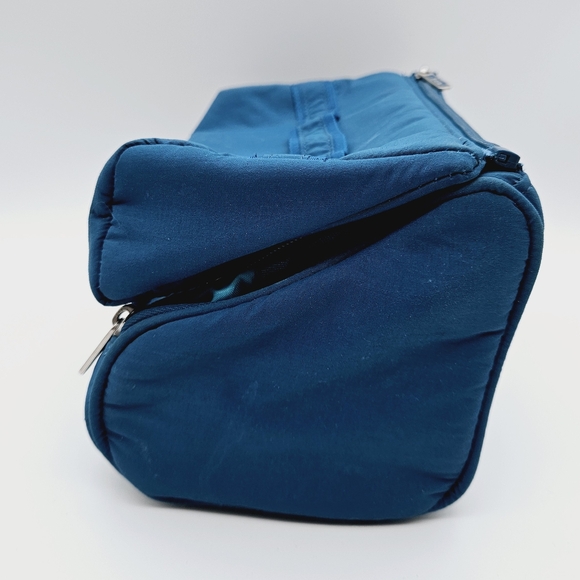 LUG | fliptop toiletry makeup case - Picture 4 of 9